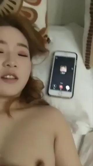勾引闺蜜男朋友，还打电话给闺蜜