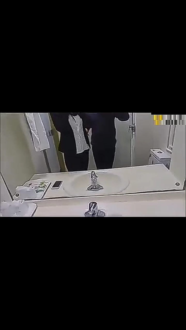 在卫生间边打电话边做（1）有后续
