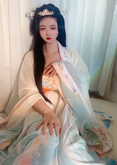 福利姬 年年 露脸 汉服小姐姐！