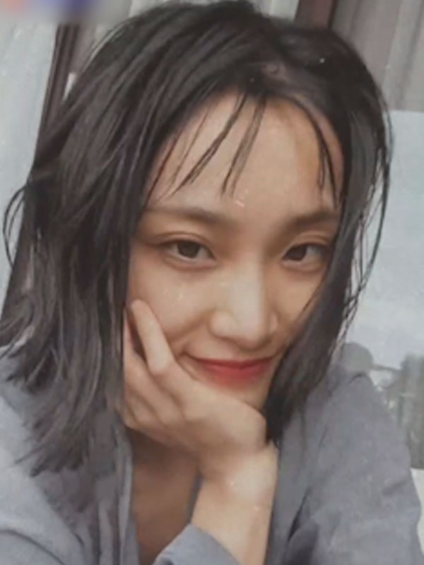 福利姬刘玥 浴袍湿身锁骨曲线妩媚性感